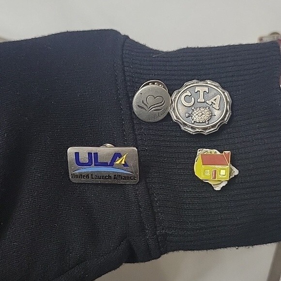 Set of Random metal pins - Picture 4 of 6